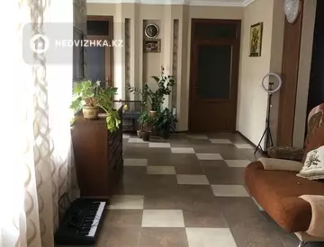 12-комнатный дом, 5.5 соток, 296 м²