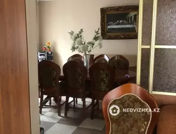 12-комнатный дом, 5.5 соток, 296 м²