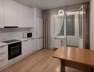 3-комнатная квартира, этаж 9 из 18, 90 м², миниатюра 10