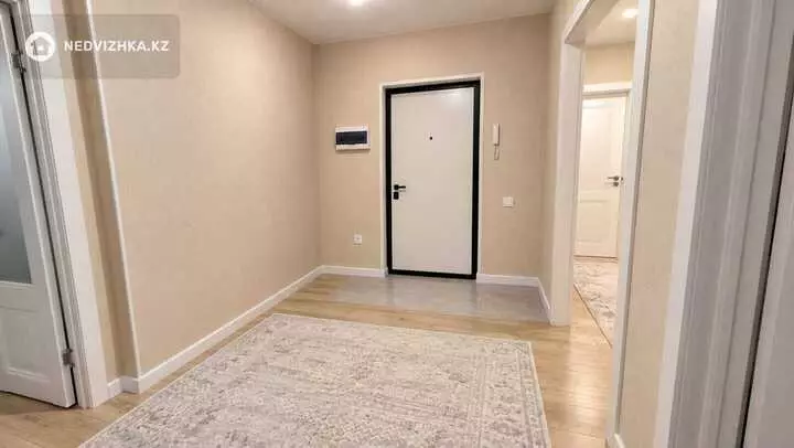 3-комнатная квартира, этаж 9 из 18, 90 м², фотография 3