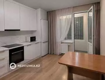 3-комнатная квартира, этаж 9 из 18, 90 м², миниатюра 1