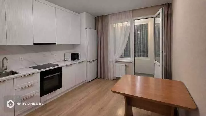 3-комнатная квартира, этаж 9 из 18, 90 м²