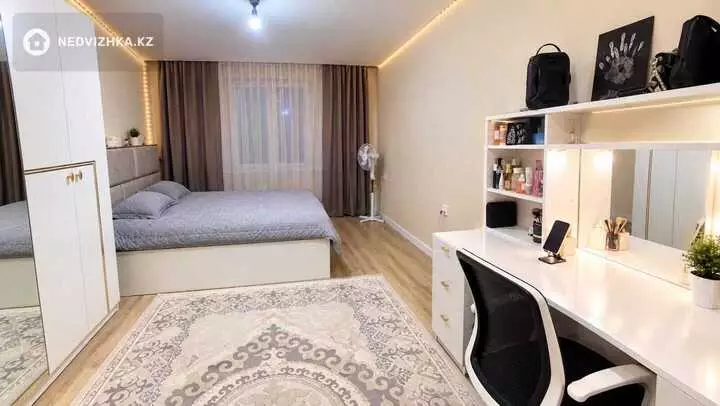 3-комнатная квартира, этаж 9 из 18, 90 м², фотография 2