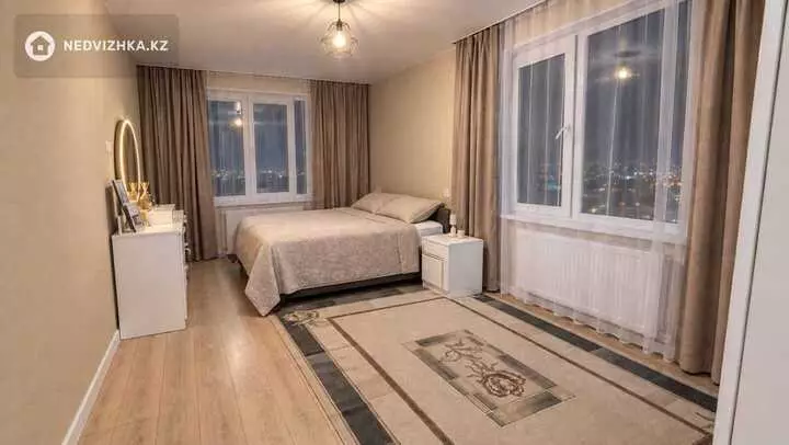 3-комнатная квартира, этаж 9 из 18, 90 м², фотография 4