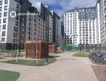3-комнатная квартира, этаж 9 из 18, 90 м², миниатюра 1