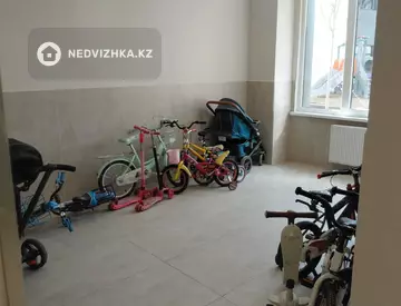 3-комнатная квартира, этаж 9 из 18, 90 м², миниатюра 2