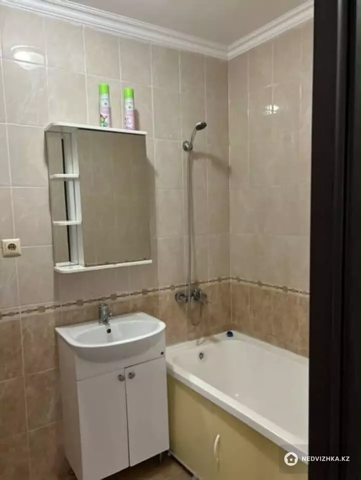 1-комнатная квартира, этаж 15 из 15, 48 м², На длительный срок, фотография 4