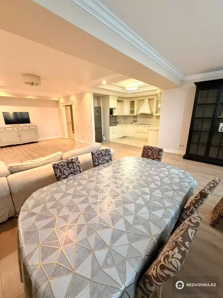 3-комнатная квартира, этаж 5 из 22, 150 м²