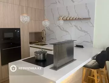 4-комнатная квартира, этаж 13 из 17, 105 м², На длительный срок