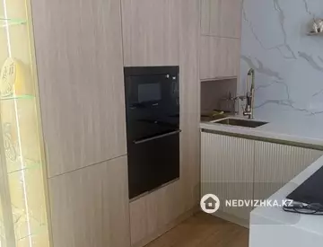 4-комнатная квартира, этаж 13 из 17, 105 м², На длительный срок