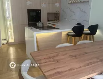 4-комнатная квартира, этаж 13 из 17, 105 м², На длительный срок