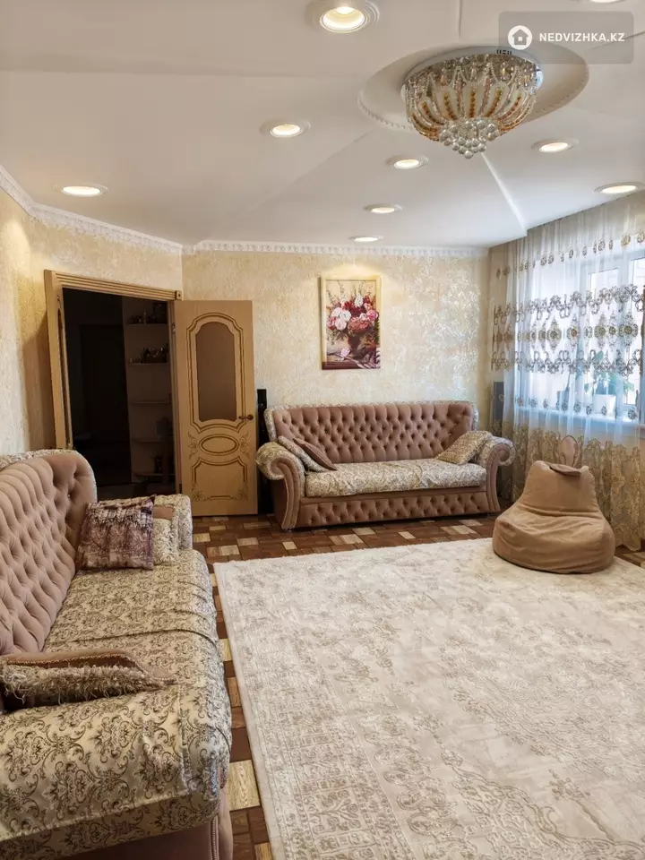 4-комнатная квартира, этаж 4 из 12, 138 м², фотография 2