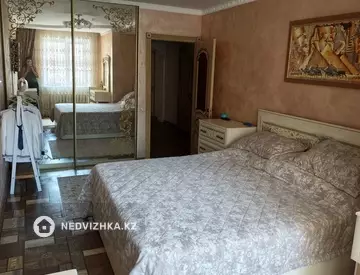 4-комнатная квартира, этаж 4 из 12, 138 м²