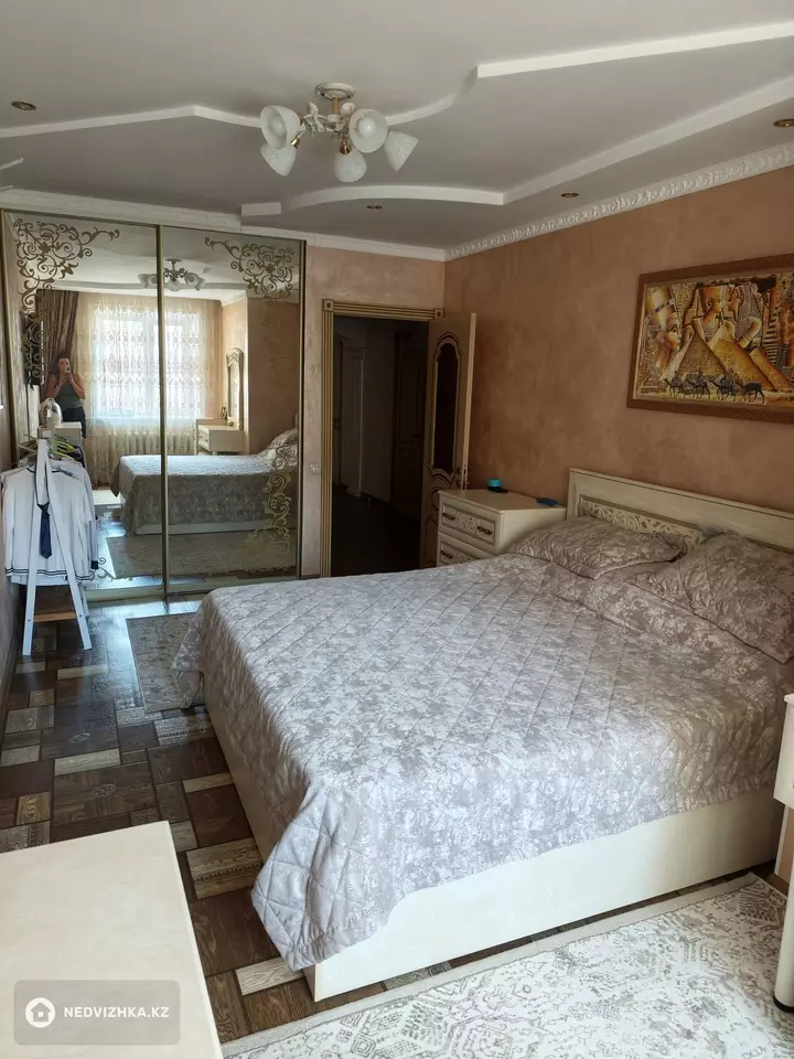 4-комнатная квартира, этаж 4 из 12, 138 м², фотография 3