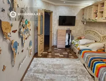 4-комнатная квартира, этаж 4 из 12, 138 м²