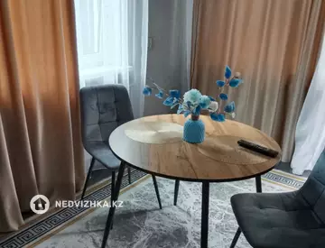 1-комнатная квартира, этаж 2 из 5, 44 м², По часам