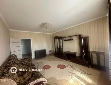 3-комнатная квартира, этаж 5 из 5, 90 м², На длительный срок