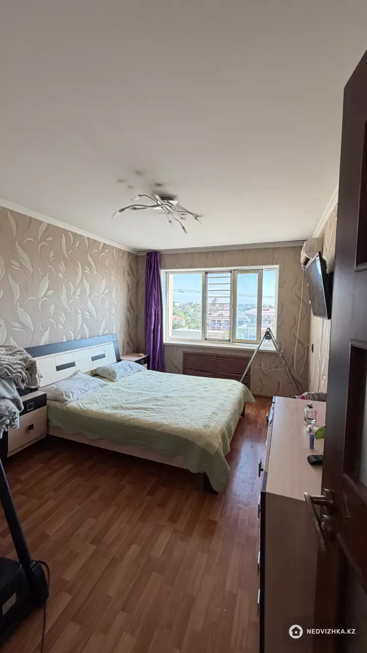 3-комнатная квартира, этаж 4 из 5, 74 м², фотография 4