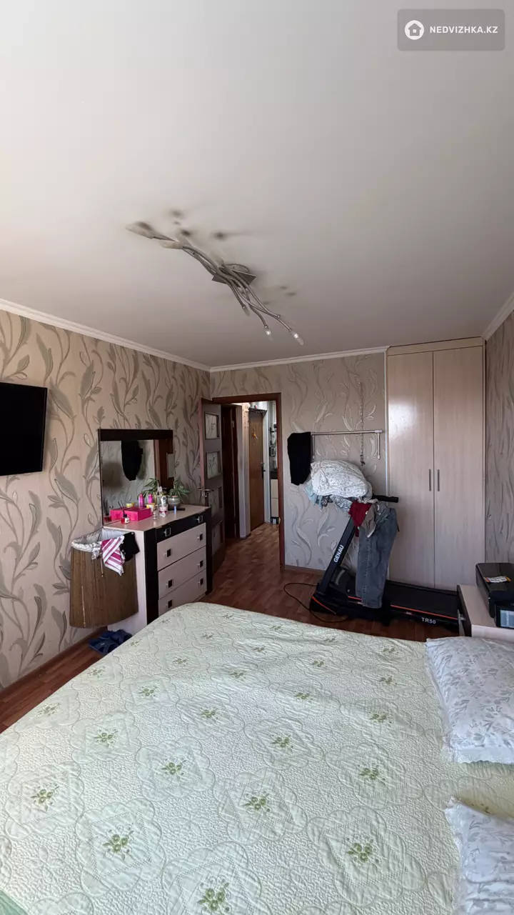 3-комнатная квартира, этаж 4 из 5, 74 м², фотография 5