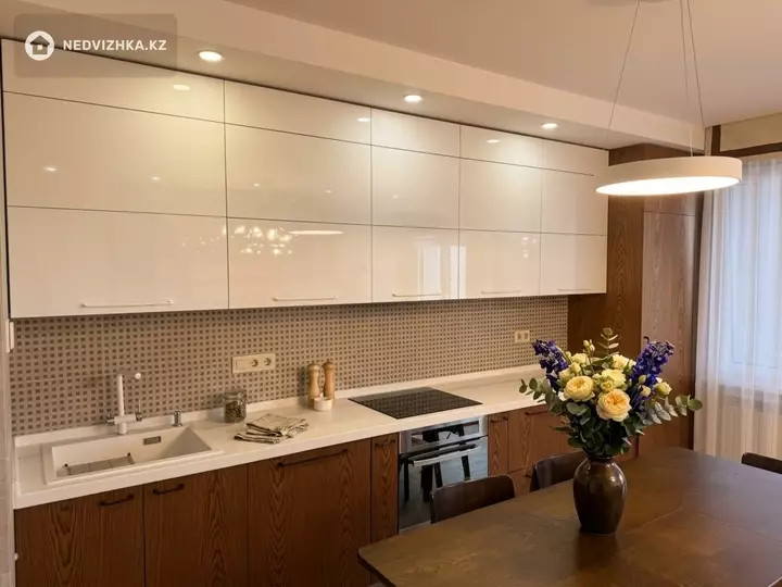 3-комнатная квартира, этаж 8 из 9, 90 м², фотография 3
