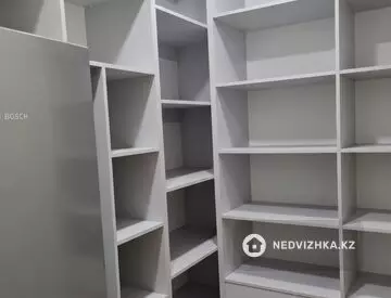 3-комнатная квартира, этаж 8 из 9, 90 м²