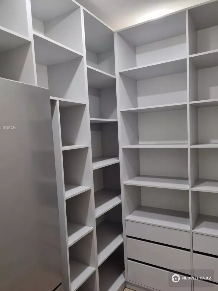 3-комнатная квартира, этаж 8 из 9, 90 м², фотография 5