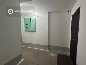 1-комнатная квартира, этаж 10 из 10, 38 м², миниатюра 2