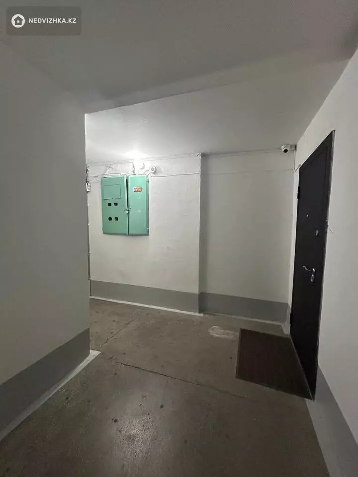1-комнатная квартира, этаж 10 из 10, 38 м², фотография 2