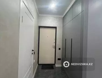 2-комнатная квартира, этаж 14 из 15, 52 м², На длительный срок