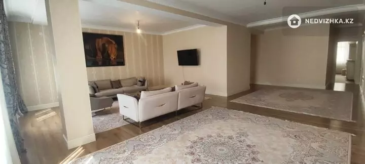 5-комнатная квартира, этаж 2 из 7, 280 м², фотография 2