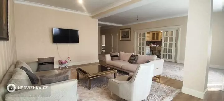 5-комнатная квартира, этаж 2 из 7, 280 м²