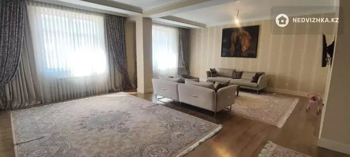 5-комнатная квартира, этаж 2 из 7, 280 м², фотография 3