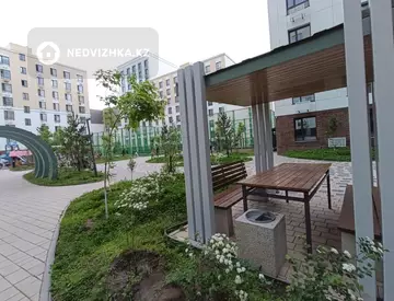 2-комнатная квартира, этаж 8 из 12, 44 м², миниатюра 2