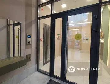 2-комнатная квартира, этаж 8 из 12, 44 м², миниатюра 3