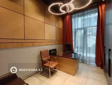 Офис, Магазин и др., этаж 1, 215 м²