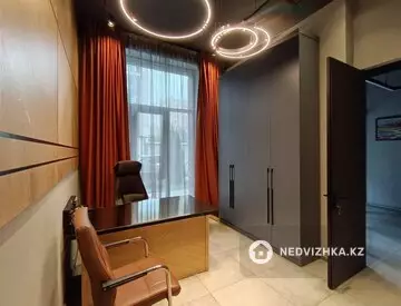 Офис, Магазин и др., этаж 1, 215 м²