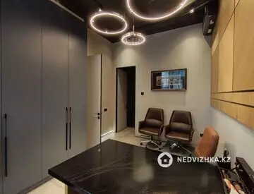 Офис, Магазин и др., этаж 1, 215 м²