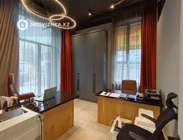 Офис, Магазин и др., этаж 1, 215 м²