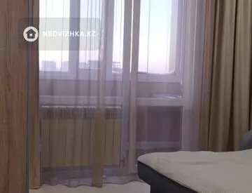 2-комнатная квартира, этаж 9 из 12, 43 м², миниатюра 3