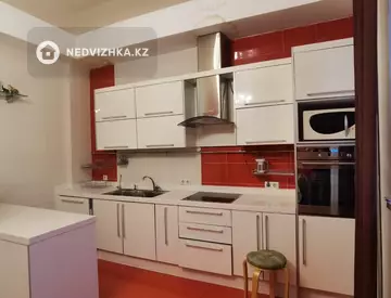 5-комнатная квартира, этаж 2 из 10, 198 м², миниатюра 1