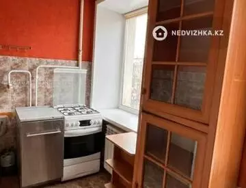 2-комнатная квартира, этаж 3 из 9, 42 м², миниатюра 2