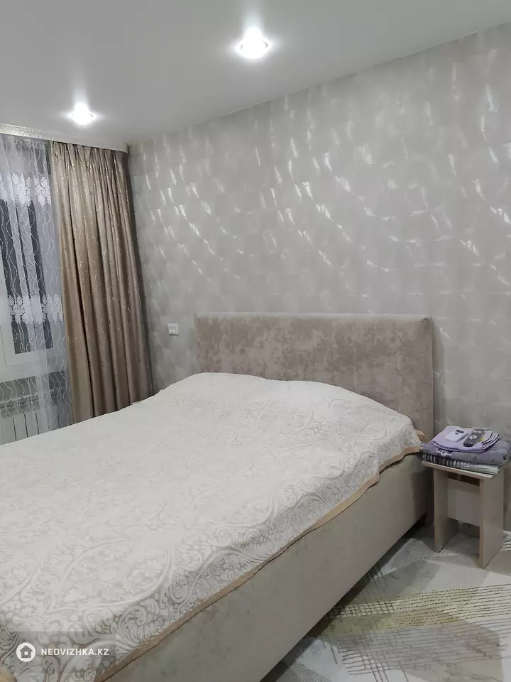 1-комнатная квартира, этаж 2 из 5, 38 м², Посуточно, 2-фотосурет