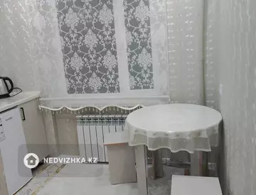 1-комнатная квартира, этаж 2 из 5, 38 м², Посуточно, миниатюра 9