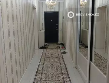 4-комнатная квартира, этаж 2 из 13, 117 м²