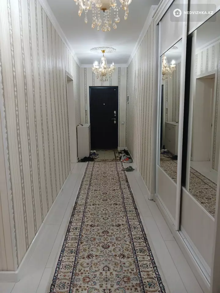 4-комнатная квартира, этаж 2 из 13, 117 м², фотография 3