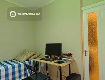 4-комнатная квартира, этаж 5 из 6, 94 м²
