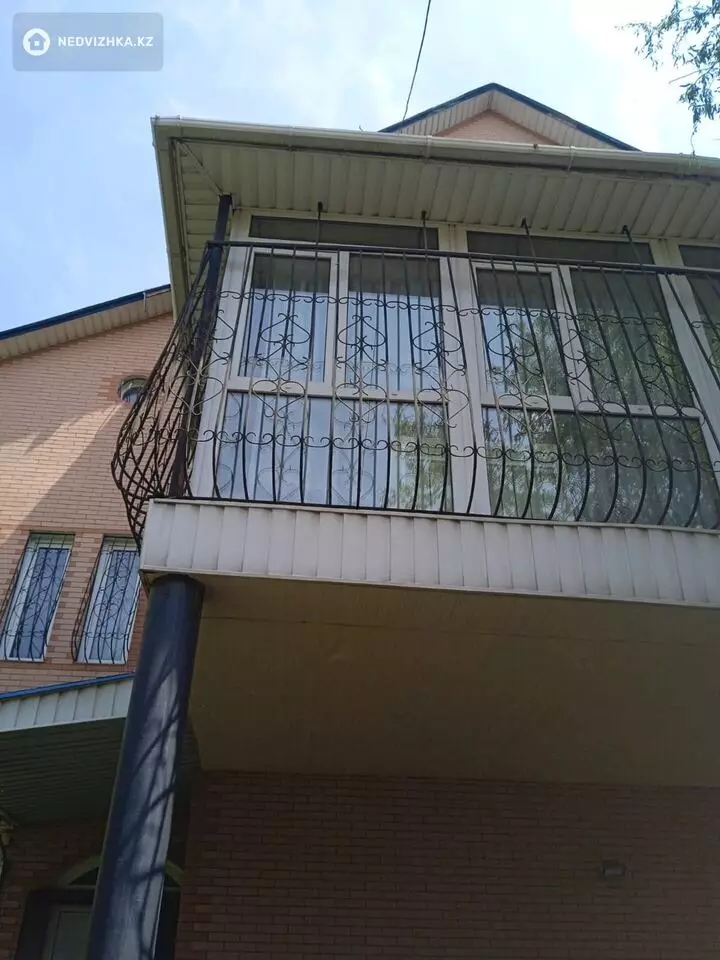 7-комнатный дом, 8.2 соток, 330 м²