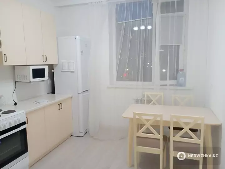 2-комнатная квартира, этаж 5 из 17, 56 м², На длительный срок, фотография 3