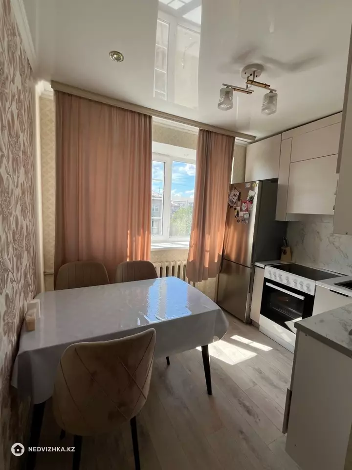 2-комнатная квартира, этаж 4 из 4, 53 м², фотография 2