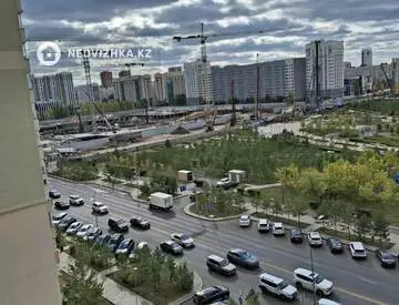 3-комнатная квартира, этаж 9 из 12, 74 м², миниатюра 2